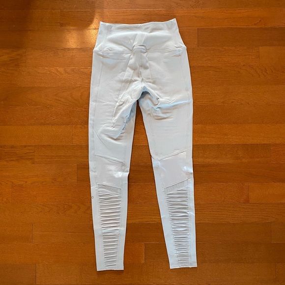 NWOT Alo - dove grey Moto legging M - Picture 3 of 5